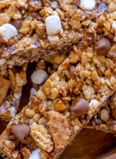 Homemade granola bars made with oats, nuts, and honey, perfect for healthy snacking.